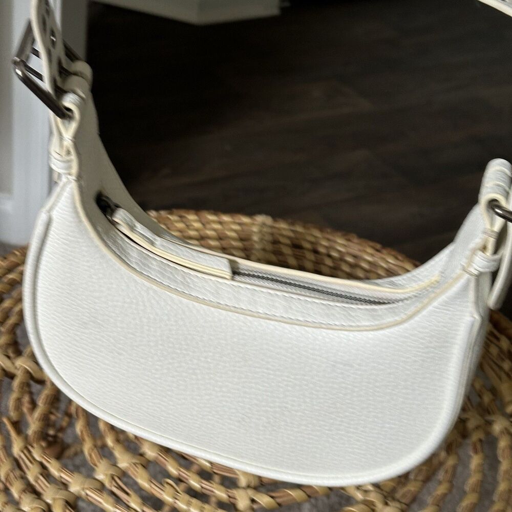 Urban Outfitters Lucy Crescent Bag In White And Silver - Picture 3 of 12
